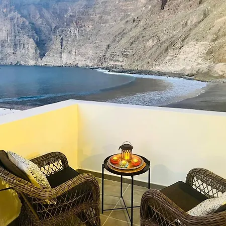 Beachfront Gem With And Sea At Your Doorstep *