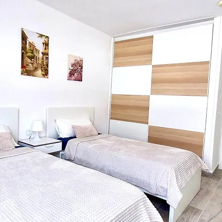 Beachfront Gem With And Sea At Your Doorstep *