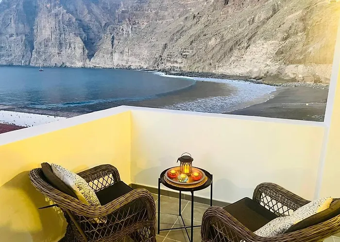 Beachfront Gem With And Sea At Your Doorstep *