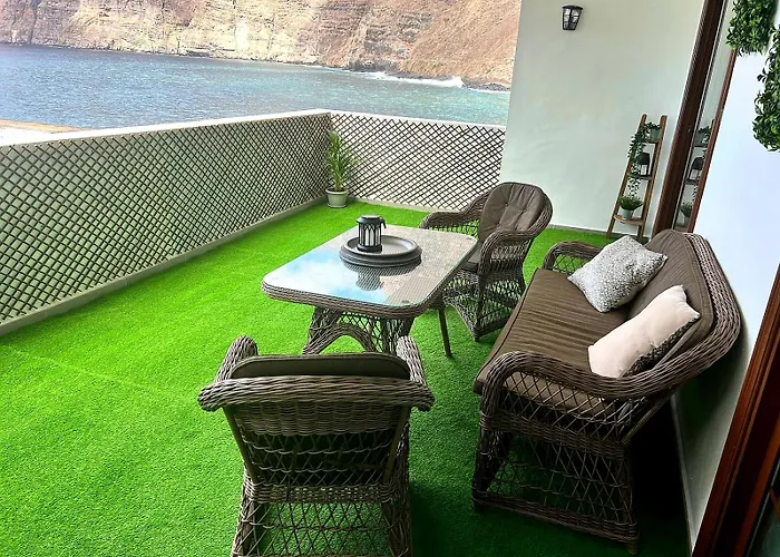 Appartamento Beachfront Gem With And Sea At Your Doorstep