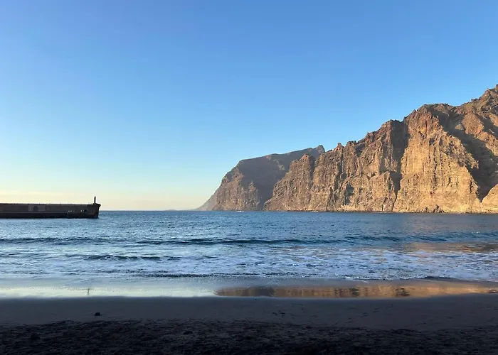 Appartement Beachfront Gem With And Sea At Your Doorstep