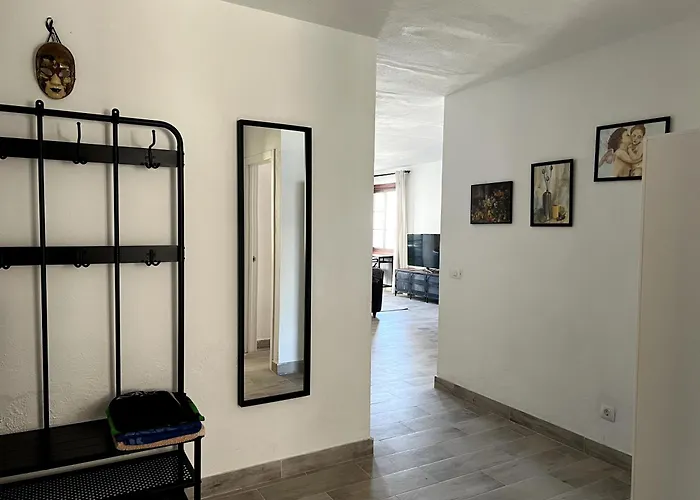 Beachfront Gem With And Sea At Your Doorstep Appartamento *