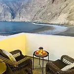 Beachfront Gem With And Sea At Your Doorstep *