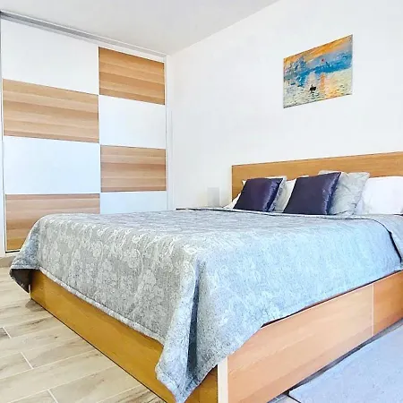 Beachfront Gem With And Sea At Your Doorstep *