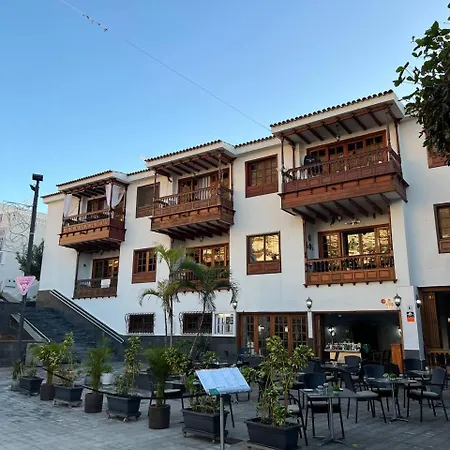 Beachfront Gem With And Sea At Your Doorstep Lejlighed