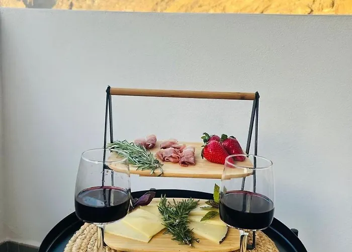 Lägenhet Beachfront Gem With And Sea At Your Doorstep