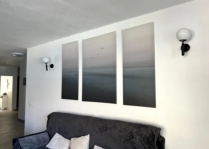 Appartement Beachfront Gem With And Sea At Your Doorstep