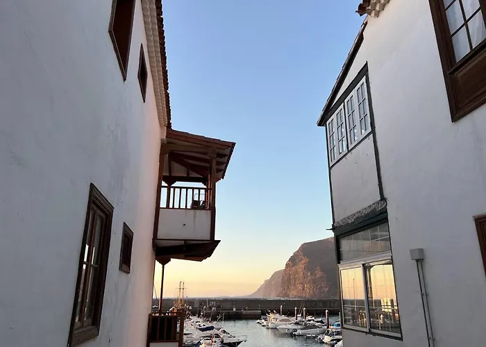 Beachfront Gem With And Sea At Your Doorstep Lägenhet *