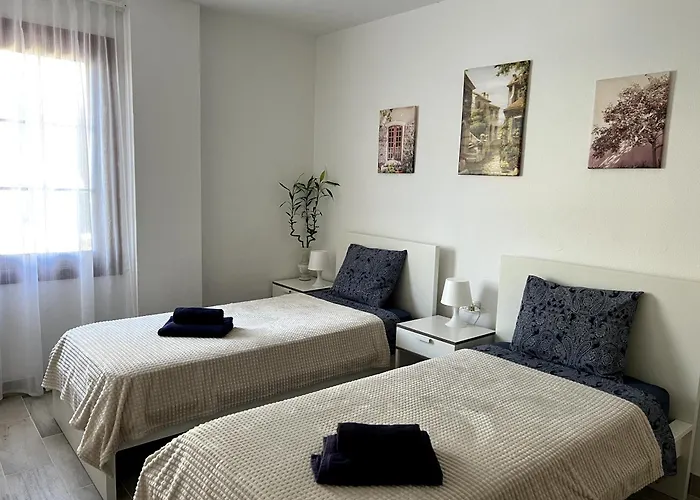 Appartement Beachfront Gem With And Sea At Your Doorstep