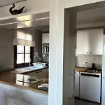 Apartament Beachfront Gem With And Sea At Your Doorstep *