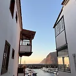 Beachfront Gem With And Sea At Your Doorstep Apartament *